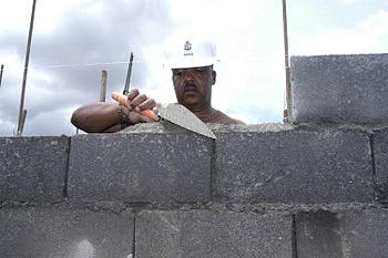 Akytojo betono ar putų blokas? Medžiagų charakteristikos