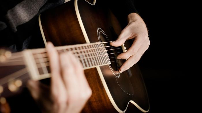 Kova su gitara pradedantiesiems: sunku mokyti - lengva atlikti